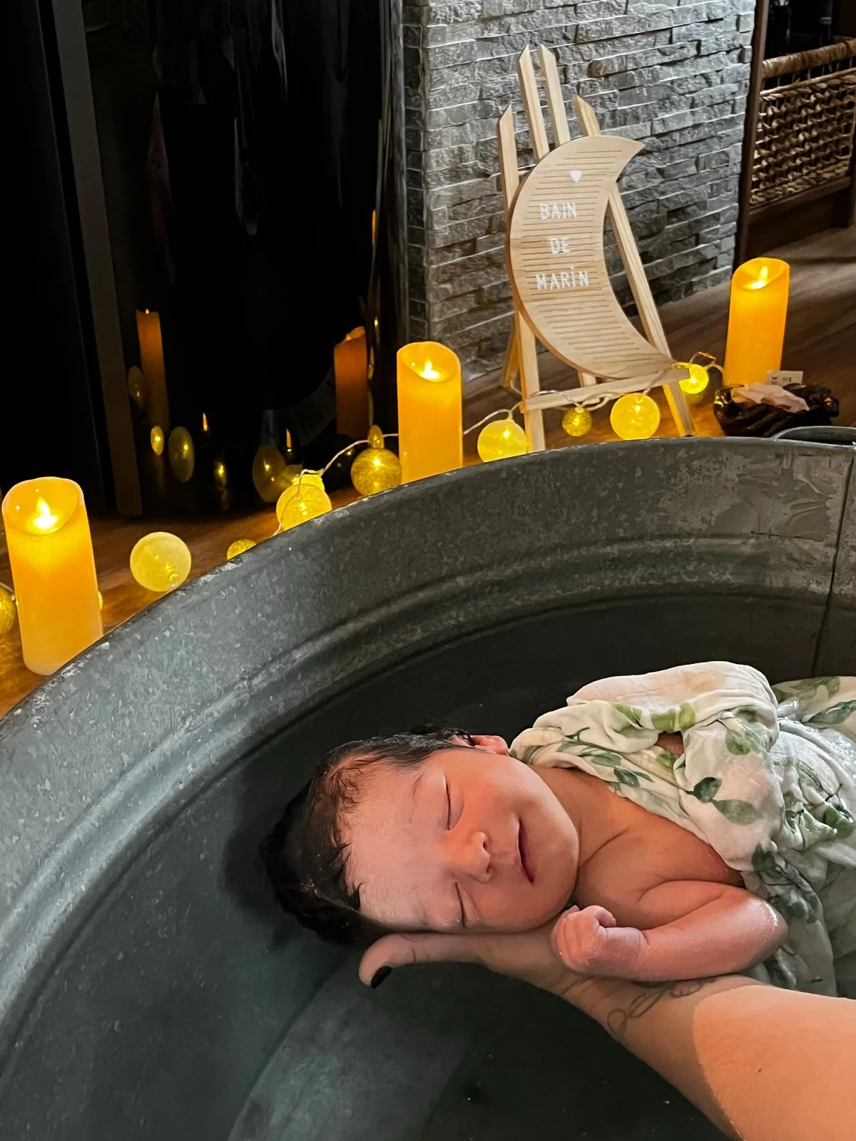 Bain enveloppé bébé par Mandy